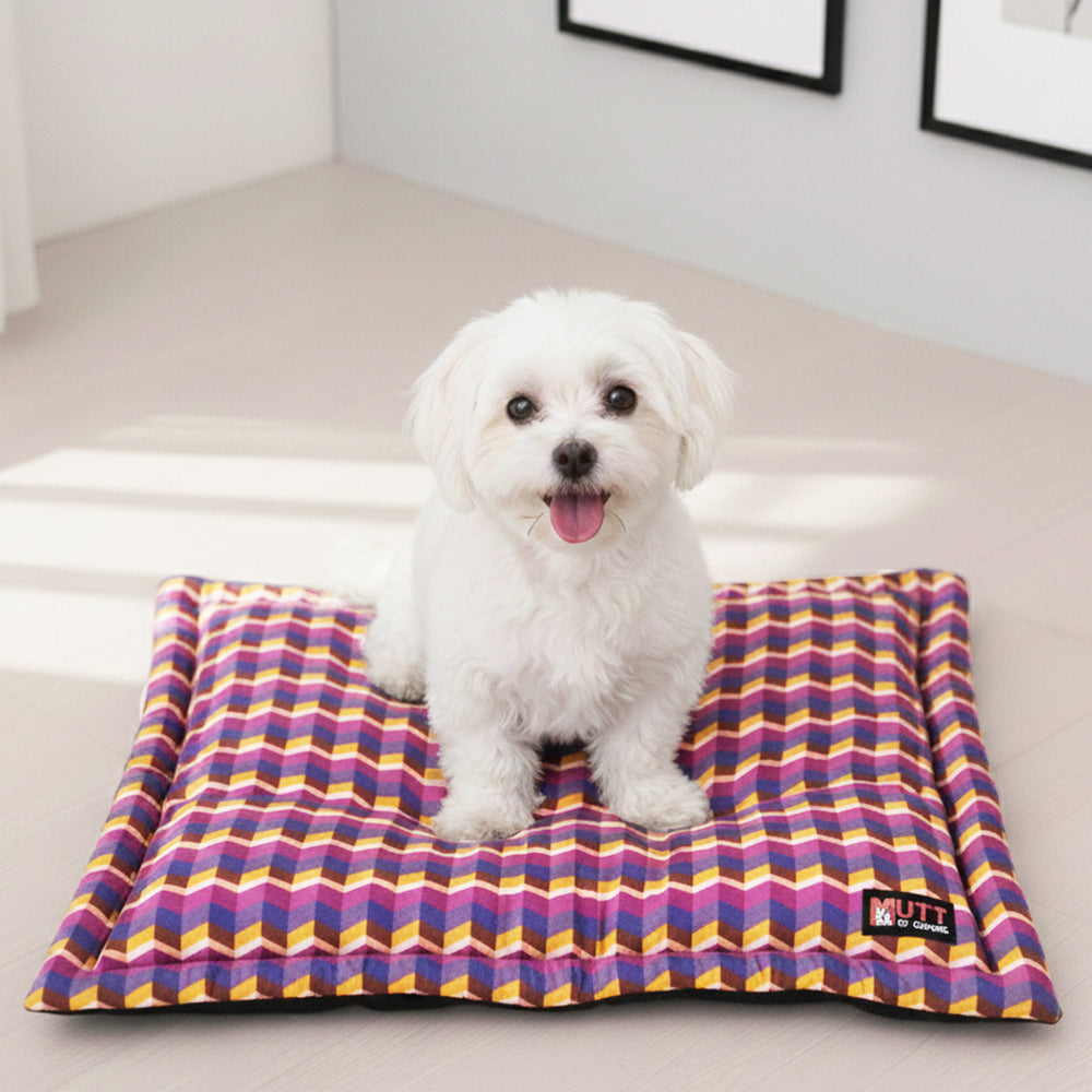 Dark Geometrical Mat